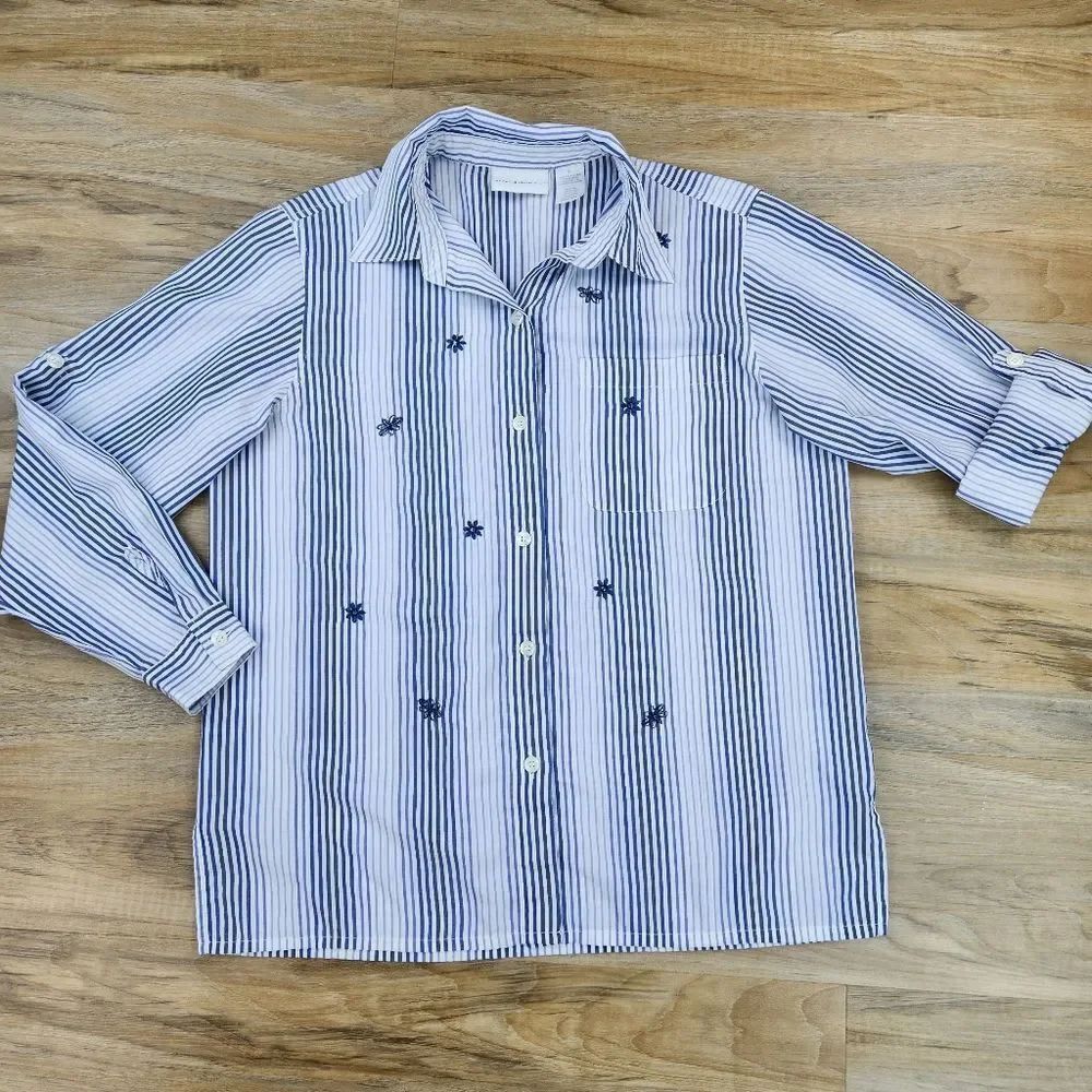 ☔️🔺️Alfred Dunner Pinstripe Embroider Daisy & Butterfly Button Top Size 8 - Picture 1 of 13
